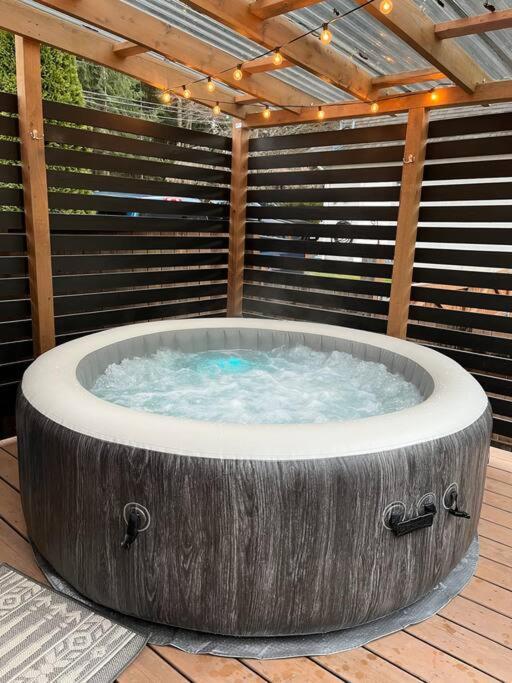 Modern Studio With Soft Tub And Mountain Views - Ratcliffe Guest Suite Duncan Exterior photo